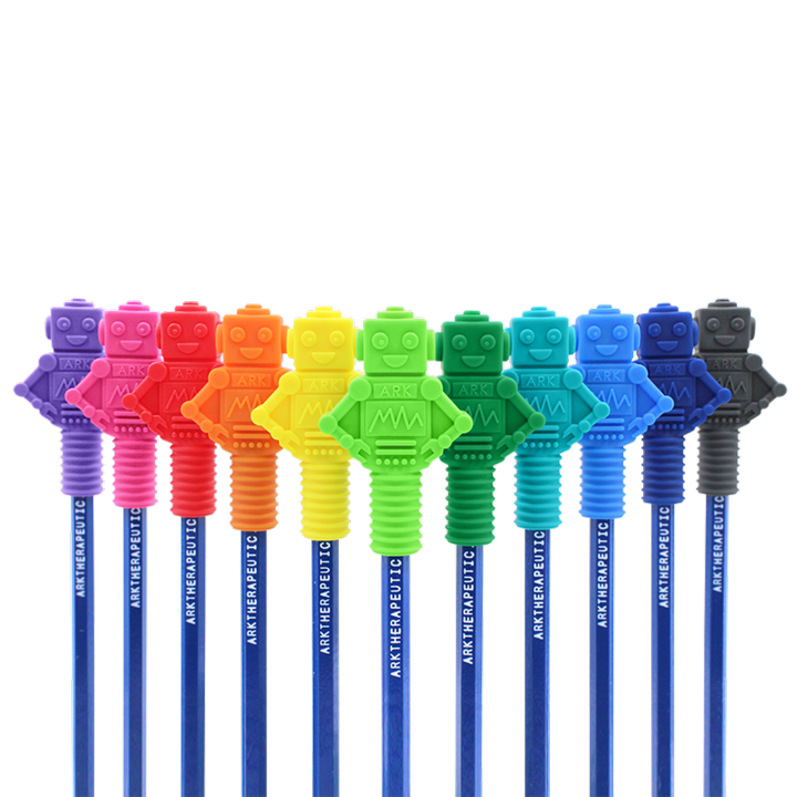Vous avez l'habitude de mâchouiller des crayons ? L'embout à mâcher pour crayon ARK RoboChew™ est la solution idéale. Cet embout robotisé est creux à une extrémité (pour s'adapter à la mine du crayon) et plein à l'autre pour être mâché. Il est doté de nombreuses nervures et bosses tactiles pour une stimulation sensorielle accrue grâce à sa texture. À associer avec…Collier RoboChewpour un ensemble assorti.   Chaque embout est plein à une extrémité pour être mâché, et creux à l'autre pour s'adapter facilement aux crayons n° 2 standard. Que vous soyez à l'école, au travail ou que vous ayez simplement besoin d'un moment de détente, l'embout à mâcher RoboChew™ est une solution sûre et efficace. Comme tous les autres embouts,ARK mâche, il est disponible en 3 niveaux de dureté, identifiés par un code couleur, pour répondre à tous les besoins de mastication :  Niveau standard de flexion Standard Le niveau le plus souple - recommandé pour les mâcheurs légers qui ne mâchent rien à travers. Niveau XT intermédiaire de flexion XT / Fermeté moyenne Le niveau intermédiaire « Xtra Tough » est plus ferme, mais reste assez moelleux – recommandé pour les personnes qui mâchent modérément. Niveau XXT le plus résistant à la flexion XXT / Très ferme Le niveau « Xtra Xtra Tough » est très ferme et durable – recommandé comme le niveau le plus durable pour les personnes qui mâchent beaucoup. L'embout à mâcher RoboChew™ pour crayon est idéal pour satisfaire tous vos besoins de mastication : il peut vous aider à gérer le stress, l'anxiété, le TDAH, l'autisme, les troubles de l'intégration sensorielle, et bien plus encore.  C'est également une alternative utile aux habitudes de mastication courantes comme le grincement des dents, l'onychophagie, les comportements d'auto-stimulation, le fait de mâcher des vêtements, des crayons, ses doigts, ses articulations, des jouets, etc., et autres fixations orales.