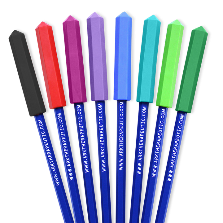 Vous cherchez une solution élégante pour les enfants qui ont tendance à mâchouiller leurs crayons ou stylos ? Les embouts à mâcher ARK Krypto-Bite® sont une solution sûre pour les enfants et les adultes qui ont besoin de mâcher. Mâcher peut être un excellent moyen de se calmer, de se recentrer et de se concentrer. Ces embouts sont donc parfaits pour les devoirs, la prise de notes et bien plus encore. De plus, ils ajoutent du poids au crayon pour une meilleure prise en main et permettent au crayon de se loger confortablement entre le pouce et l'index.il est disponible en 3 niveaux de dureté, identifiés par un code couleur, pour répondre à tous les besoins de mastication :  Niveau standard de flexion Standard Le niveau le plus souple - recommandé pour les mâcheurs légers qui ne mâchent rien à travers. Niveau XT intermédiaire de flexion XT / Fermeté moyenne Le niveau intermédiaire « Xtra Tough » est plus ferme, mais reste assez moelleux – recommandé pour les personnes qui mâchent modérément. Niveau XXT le plus résistant à la flexion XXT / Très ferme Le niveau « Xtra Xtra Tough » est très ferme et durable – recommandé comme le niveau le plus durable pour les personnes qui mâchent beaucoup.